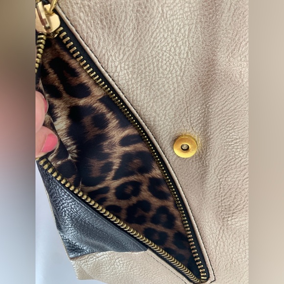 Jessica Simpson Chic Colorblock Crossbody Bag - Picture 4 of 10